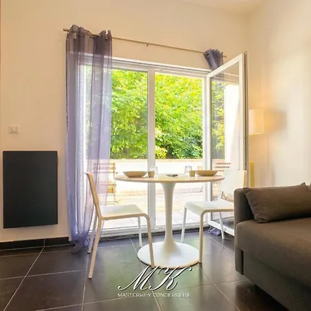 L'echappee Avec Terrasse, Apartman